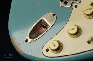 AURA Relic Stratocaster Refinish Daphne Blue