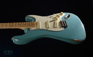 AURA Relic Stratocaster Refinish Daphne Blue