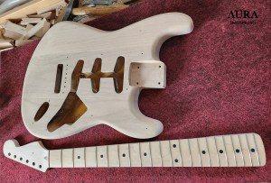 AURA Relic Stratocaster Refinish Daphne Blue